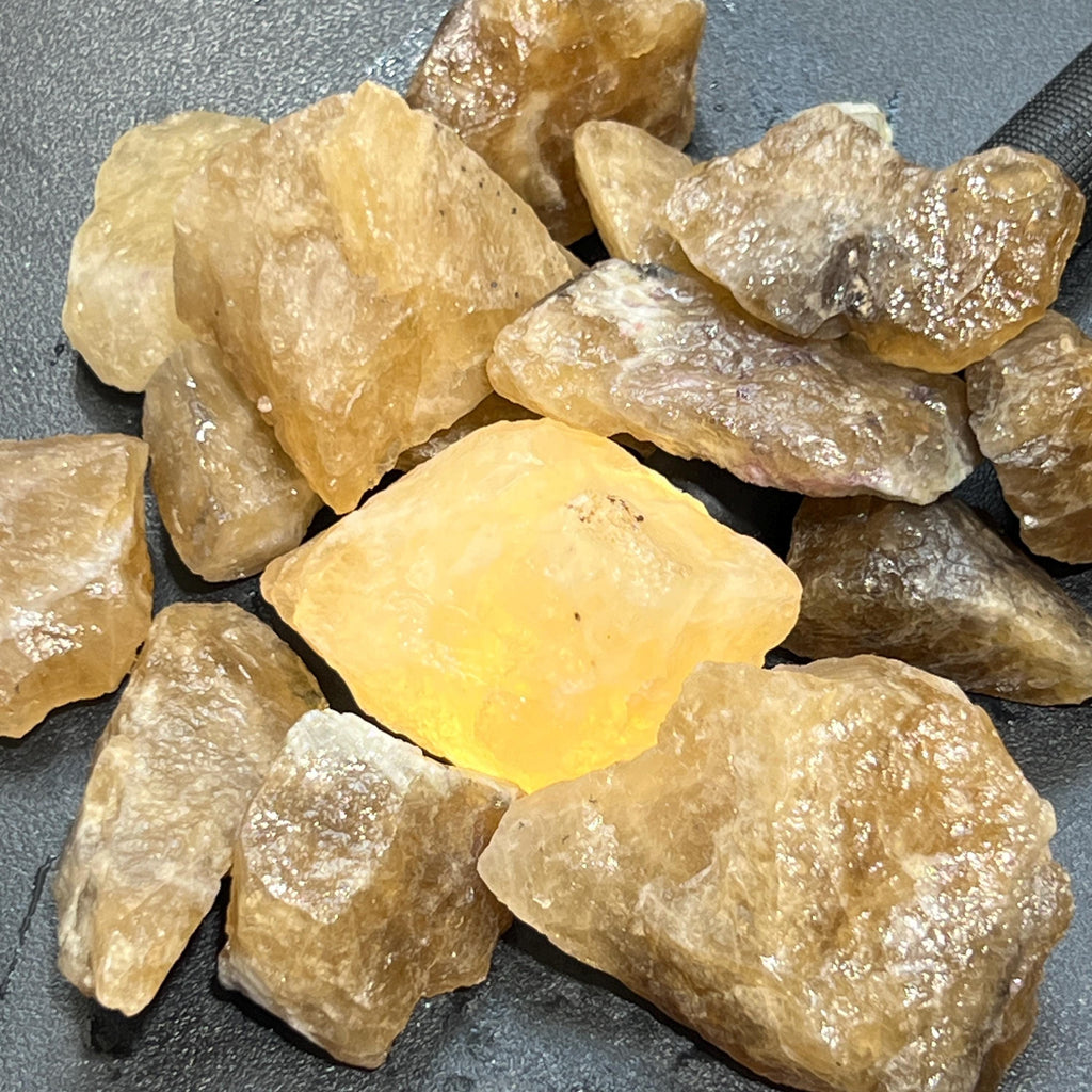 Citrine raw stones – natural pale gold rough