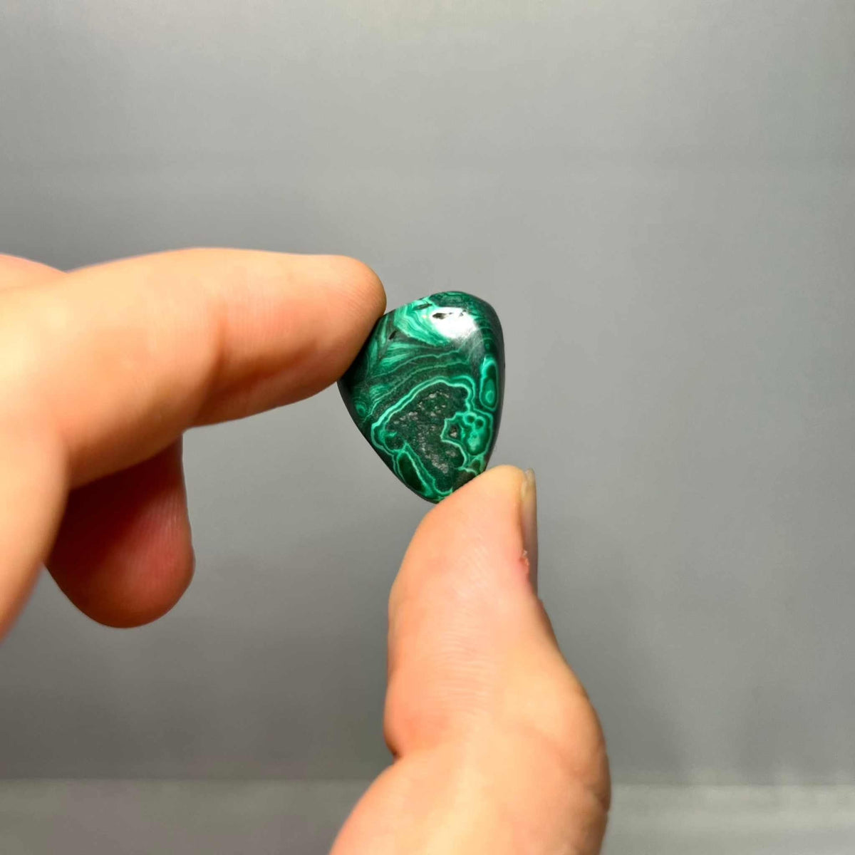 Malachite Tumbled Stone - image 4